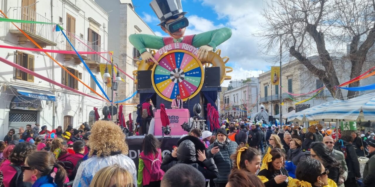 Carnevale di Putignano, seconda giornata all’insegna del detto “Chi ride vive di più”.