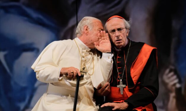 Al Teatro Fusco di Taranto il 5 e il 6 dicembre Giorgio Colangeli e Mariano Rigillo sono “I Due Papi”