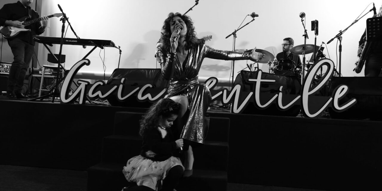 La calda voce di Gaia Gentile e la sua band regalano una serata magica al pubblico del Nicolaus Hotel a Bari