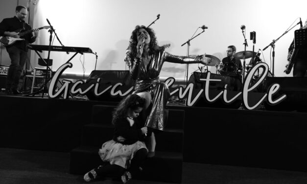 La calda voce di Gaia Gentile e la sua band regalano una serata magica al pubblico del Nicolaus Hotel a Bari
