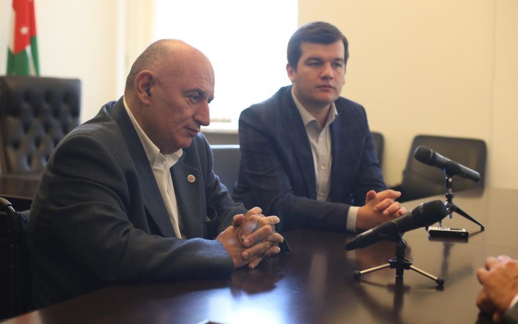 Al giornalista Michele Traversa l’attestato di ringraziamento del Corpo Diplomatico della Repubblica di Abcasia
