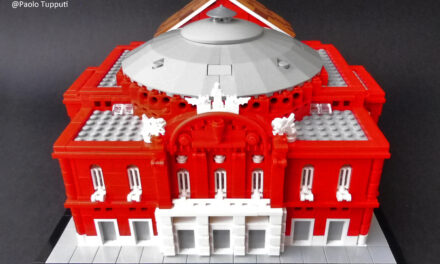Il Teatro Petruzzelli in mattoncini LEGO opera di Paolo Tupputi