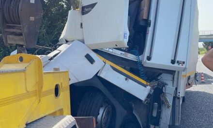 Nuovi retroscena sullo schianto tra camion sull’A16: ferito in prognosi riservata al Riuniti di Foggia