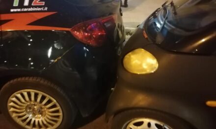 Incidente stradale a Bari tra una Smart e l’auto dei Carabinieri