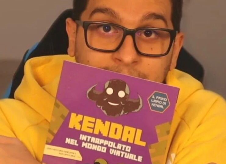 Intrappolato nel mondo virtuale, l’esordio letterario del famoso youtuber Kendal