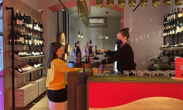 Nel Bar del Futuro si Beve Gratis. Apre il Winelivery Pop, il Primo Digital Wine Bar di Milano