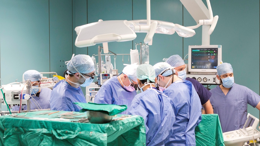Un cuore ricostruito a soli 40 anni: intervento salva vita a una donna a rischio di dissezione aortica fatale