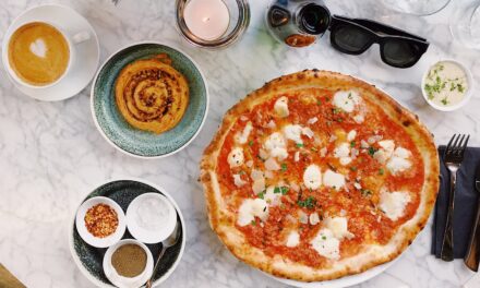 Pizza Margherita fatta in casa: la ricetta completa