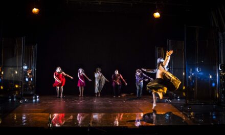 Teatro Kismet. ANFITRIONE in scena nel week-end racconta il duello tra identità e ruolo sociale