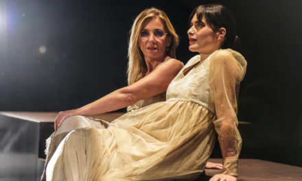 Teatro Kismet. Il 13 e 14 aprile Concita De Gregorio ed Erica Mou in scena con UN’ULTIMA COSA