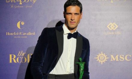 Il supermodello Fabio Mancini premiato a Milano con il Mr. Big The Gentleman Awards alla carriera