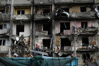 Ucraina, Russia attacca Kiev e Kharkiv: missili su edifici residenziali