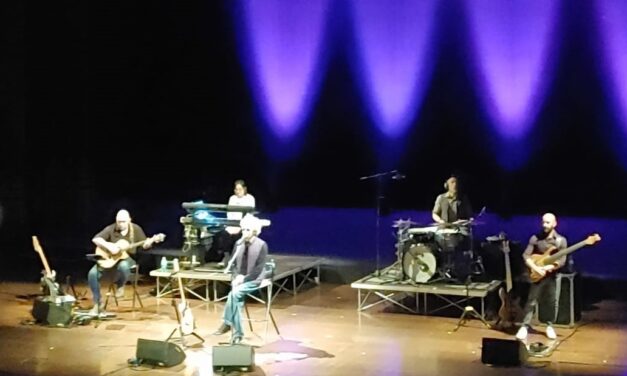 Fabio Concato incanta il pubblico barese con la sua musica nel Musico Ambulante Tour