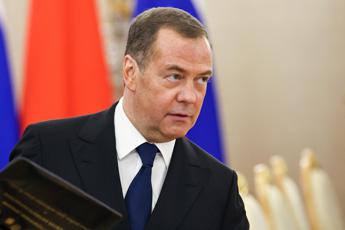 Russia, Medvedev minaccia guerra nucleare totale: “Possiamo colpire ovunque”