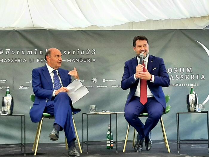 Salvini da Vespa in Puglia: ‘Chiamerò mia mamma se verrà Richard Gere a deporre al processo OpenArms’