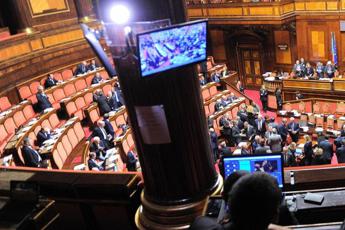 Almirante, scontro Fratelli d’Italia-Pd in Senato: cosa è successo
