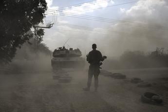 Gaza, Khan Younis sotto assedio. Israele: “Nessuna svolta in negoziati su ostaggi”