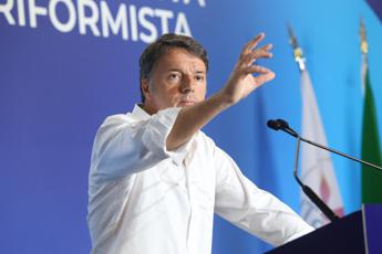 Esce ‘Palla al centro’, tra populismi di destra e sinistra la terza via di Renzi per il riformismo