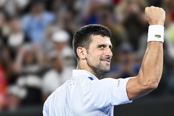 Australian Open, Djokovic batte Fritz e vola in semifinale