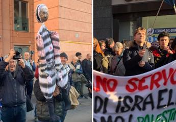 Giornata Memoria, manifestazione pro Palestina a Roma: il manichino con la faccia di Netanyahu