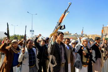 Iran: “Non diamo armi agli Houthi”. Dai ribelli Yemen nuovo lancio missili in Mar Rosso
