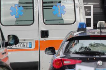 Napoli, 15enne cade dal balcone di casa a Torre Annunziata: è grave