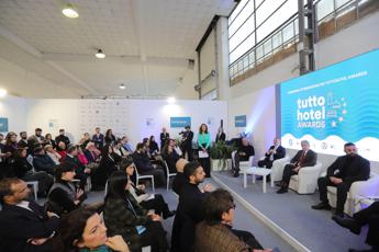 Turismo, Tuttohotel 2024: a Napoli professionisti a confronto su novità e tendenze del settore