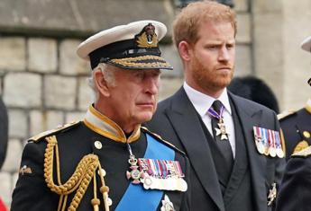 “Harry non può tornare a rappresentare royal family”, parola di re Carlo