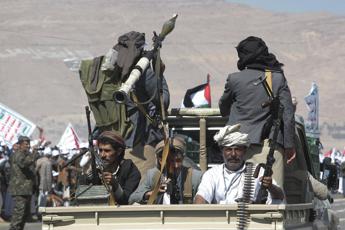 Houthi: “Nuovi raid Usa-Gb in Yemen. Veto americano su Gaza è dichiarazione di guerra”