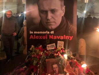 Navalny, fiaccolata in Campidoglio. Schlein: “Qui per libertà, regime russo colpevole”