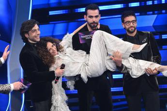 Sanremo 2024, Teresa Mannino e le scale: è subito show