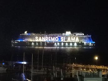 Sanremo 2024, fuochi d’artificio e il festival prende il largo