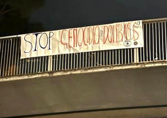 Ucraina, al Colosseo spunta striscione di Militia Christi: “Stop genocidio in Donbass”