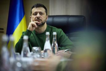 Ucraina, giù la fiducia in Zelensky dopo la destituzione di Zaluzhny