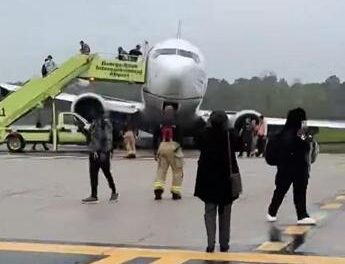 Boeing 737 Max fuori pista a Houston, passeggeri illesi – Video