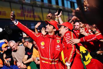 Doppietta Ferrari in Gp Australia, Sainz trionfa e Leclerc secondo