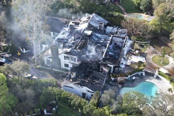 Incendio distrugge la villa di Cara Delevingne: “Ho il cuore a pezzi”