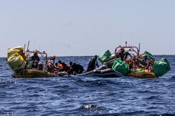Migranti, “almeno 50 morti in naufragio su gommone partito da Libia”