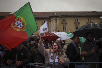 Portogallo al voto per le elezioni anticipate, tra rischio stallo e incognita estrema destra