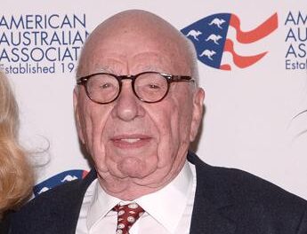 Rupert Murdoch si sposa a 93 anni, è il quinto matrimonio