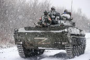 Ucraina, Pentagono: “Se Kiev cade, Nato combatterà la Russia”. La replica di Mosca
