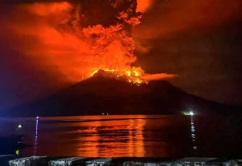 Allarme in Indonesia, 5 eruzioni in 24 ore per il vulcano Ruang a Sulawesi: rischio tsunami