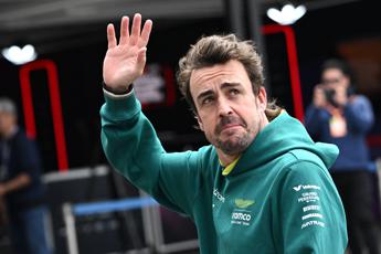 F1, Alonso rinnova con l’Aston Martin:”Qui per restare”