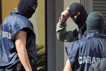 Mafia e voto di scambio a Palermo, arrestato l’ex consigliere comunale Mimmo Russo