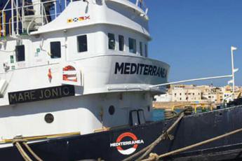 Mediterranea: “Guardia costiera libica spara contro la Mare Jonio, governo italiano li fermi”