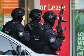 Sydney, attacco in centro commerciale: “Sei morti, non è esclusa la pista del terrorismo”