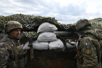 Ucraina, Zelensky ha bisogno di soldati al fronte: stretta su chi vive all’estero