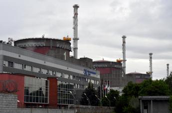 Ucraina, raid russi su Zaporizhzhia: danneggiato reattore centrale