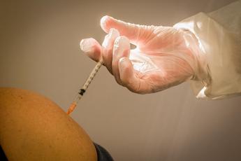 Vaccini, Rizzo (UniPi): “Rischio più elevato di polmonite invasiva in bimbi e over 65”