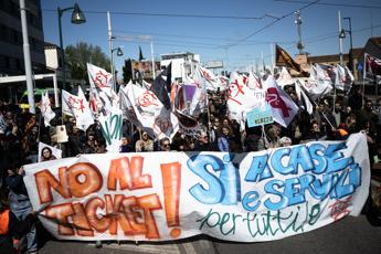 Venezia, primo giorno con il ticket d’ingresso: 113mila arrivi tra le proteste